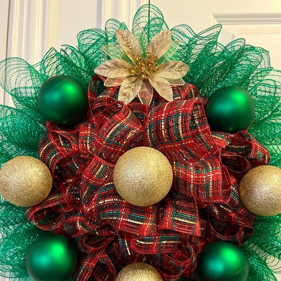 Green/Gold/Red Plaid Christmas Wreath - Picture 4 of 5